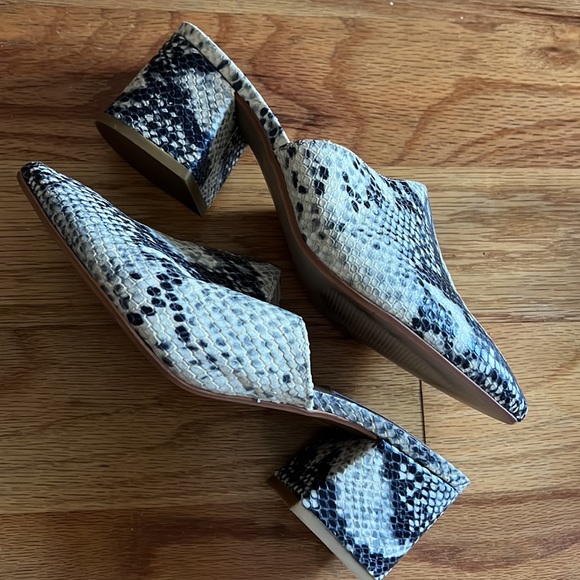 Steve Madden Snakeskin Mule - Picture 7 of 7